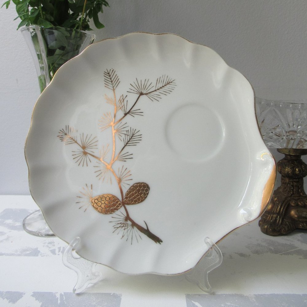 Fine Porcelain Saucer Golden Pine, Japan